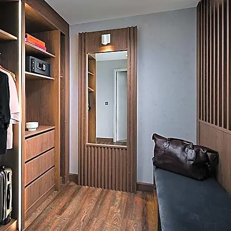 Carlton Dublin Airport 4*