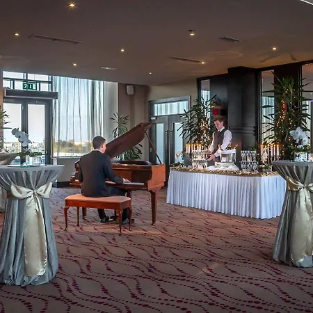 Carlton Dublin Airport Hotel